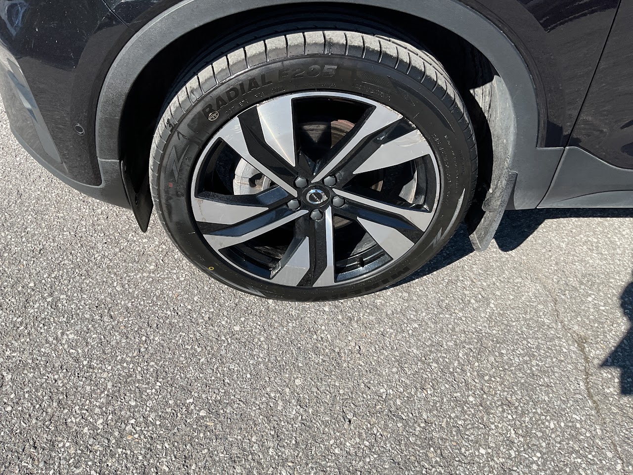 2024 Volvo XC40 — photo 11 of 34