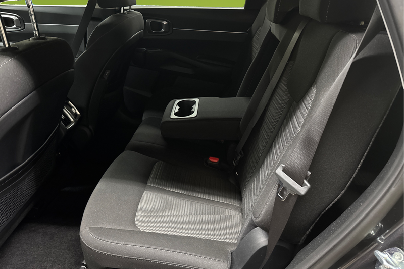 2025 Kia Sorento — photo 12 of 33