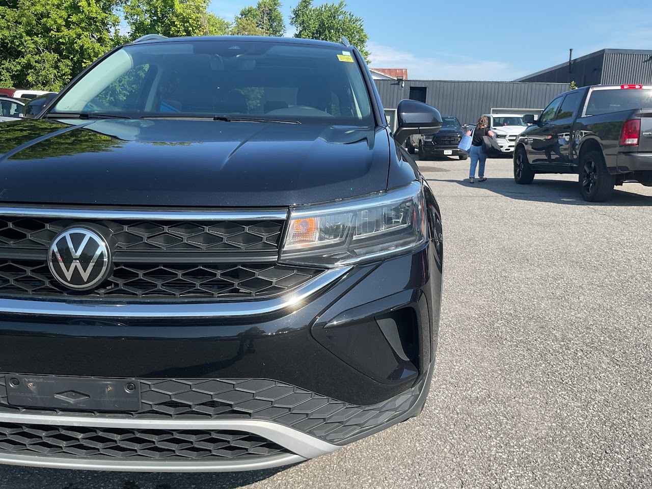2024 Volkswagen Taos — photo 15 of 32
