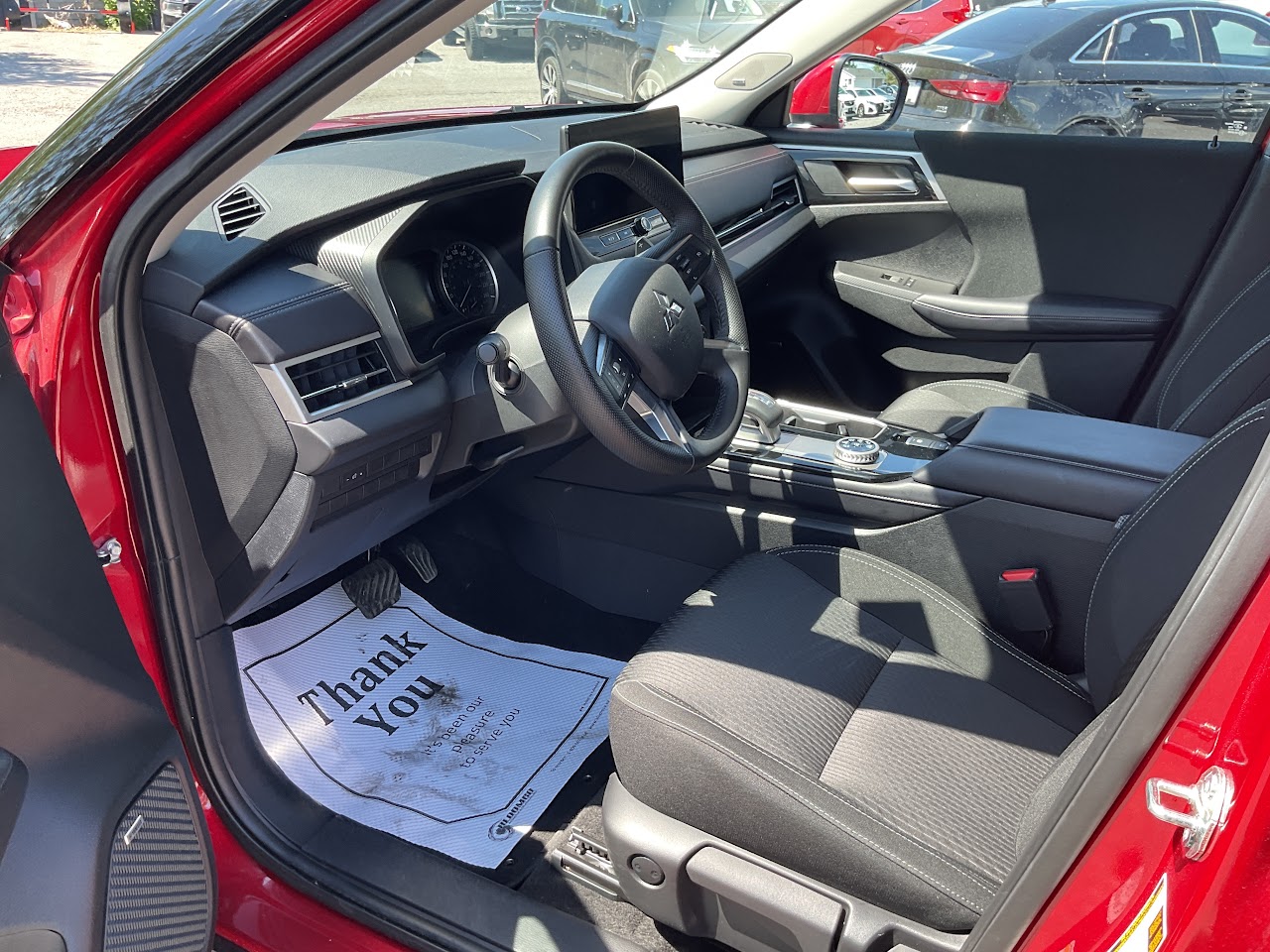 2025 Mitsubishi Outlander — photo 20 of 33