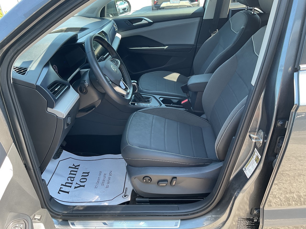 2024 Volkswagen Taos — photo 20 of 34