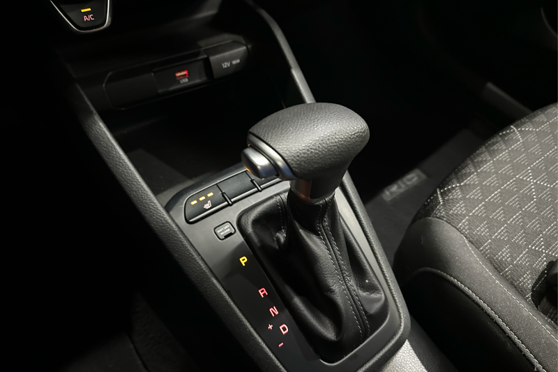 2021 Kia Rio Hatchback 5-Door — photo 24 of 25