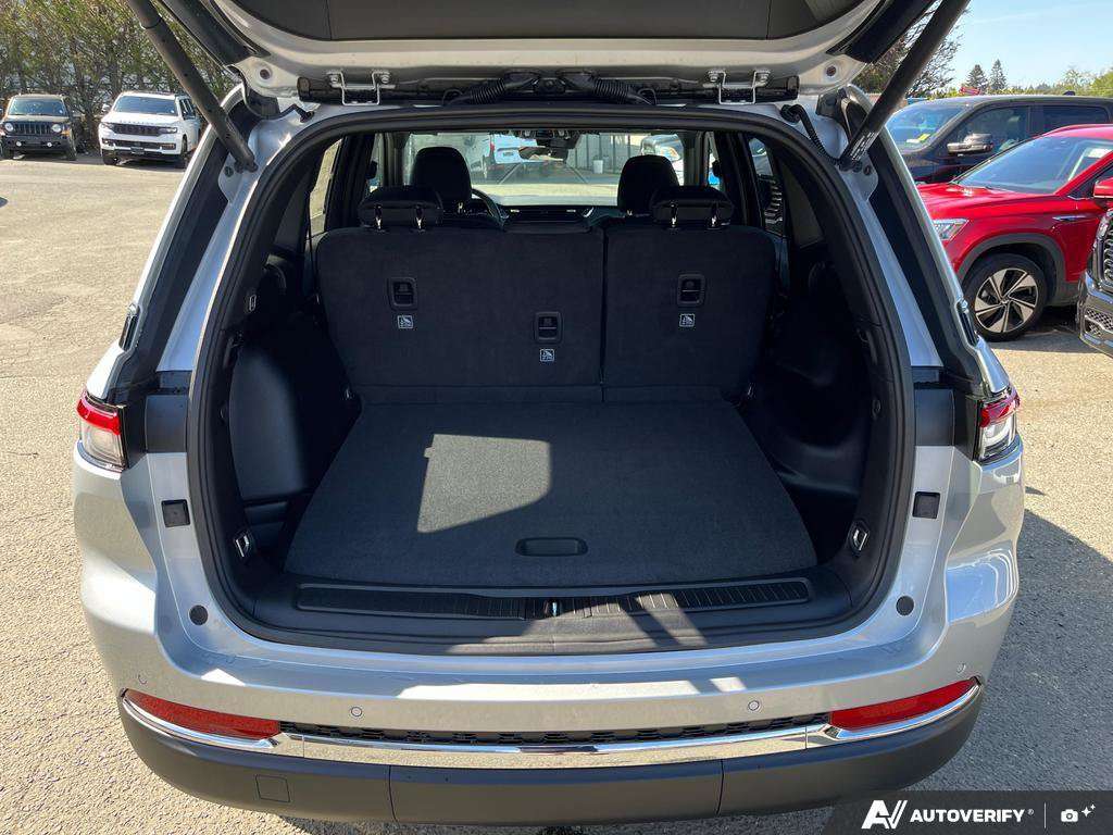 2026 Jeep Grand Cherokee — photo 12 of 25
