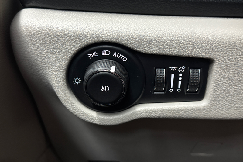 2024 Chrysler Pacifica — photo 16 of 33