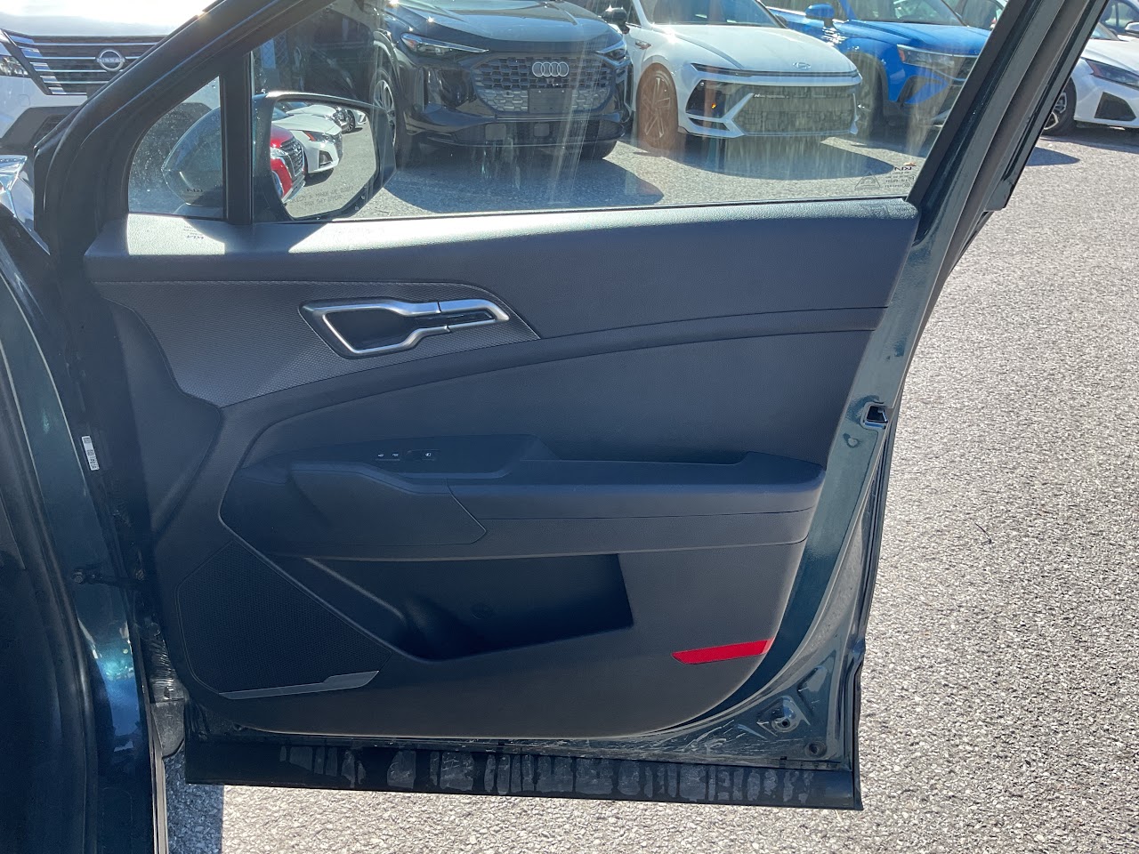 2025 Kia Sportage — photo 23 of 34