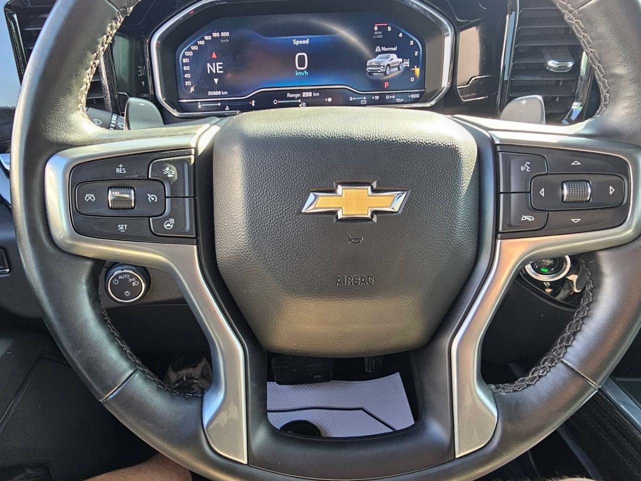 2025 Chevrolet Silverado 1500 — photo 9 of 22