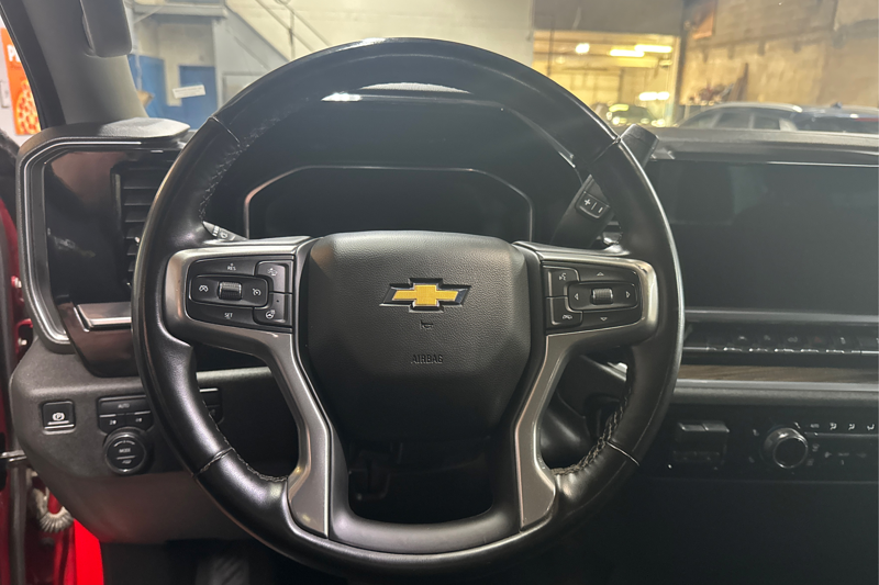 2025 Chevrolet Silverado 1500 — photo 13 of 35