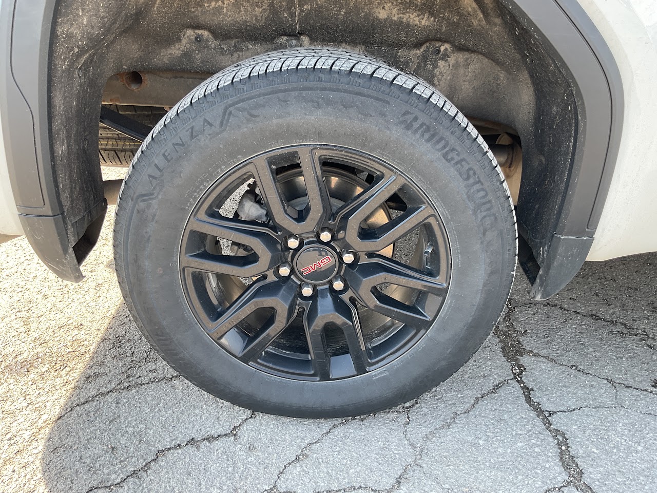 2024 GMC Sierra — photo 11 of 32