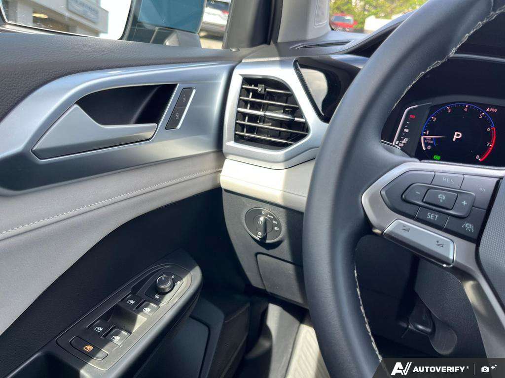 2026 Volkswagen Taos — photo 17 of 25