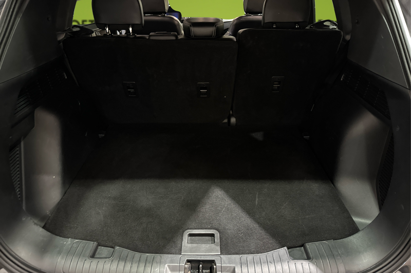 2025 Ford Escape Plug-in Hybrid — photo 10 of 35