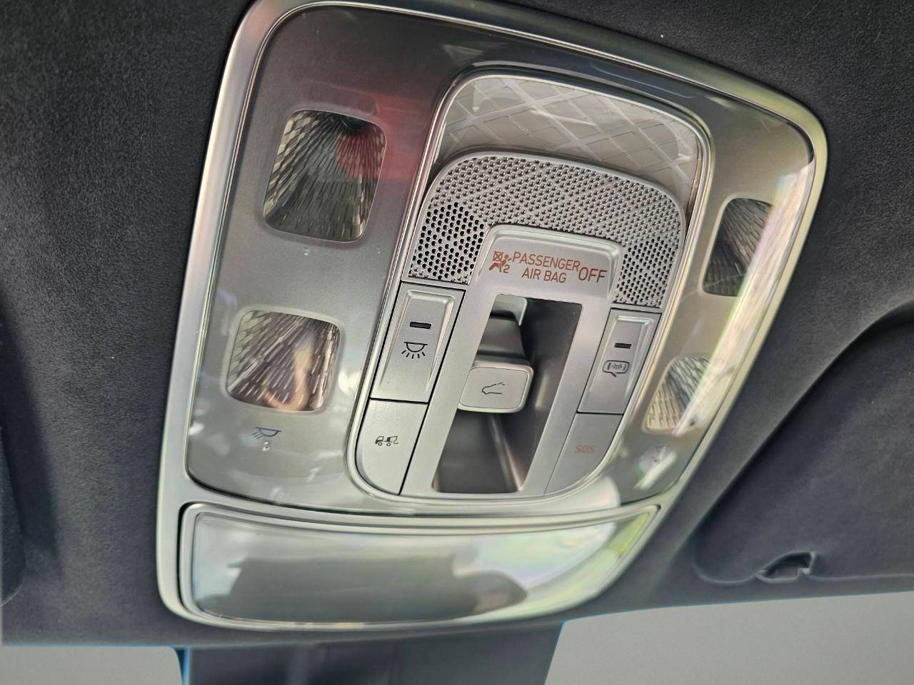 2022 Genesis GV70 — photo 16 of 19
