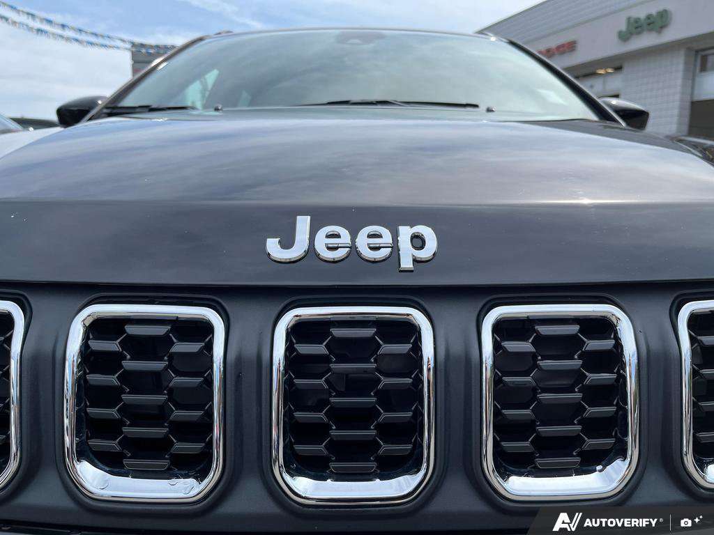 2025 Jeep Compass — photo 10 of 25