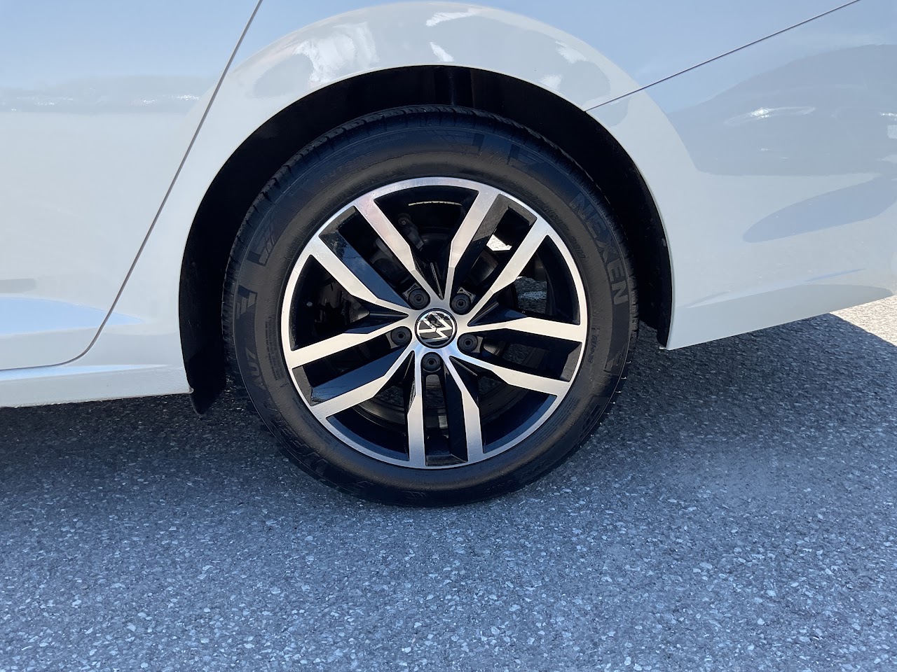 2025 Volkswagen Jetta — photo 12 of 34