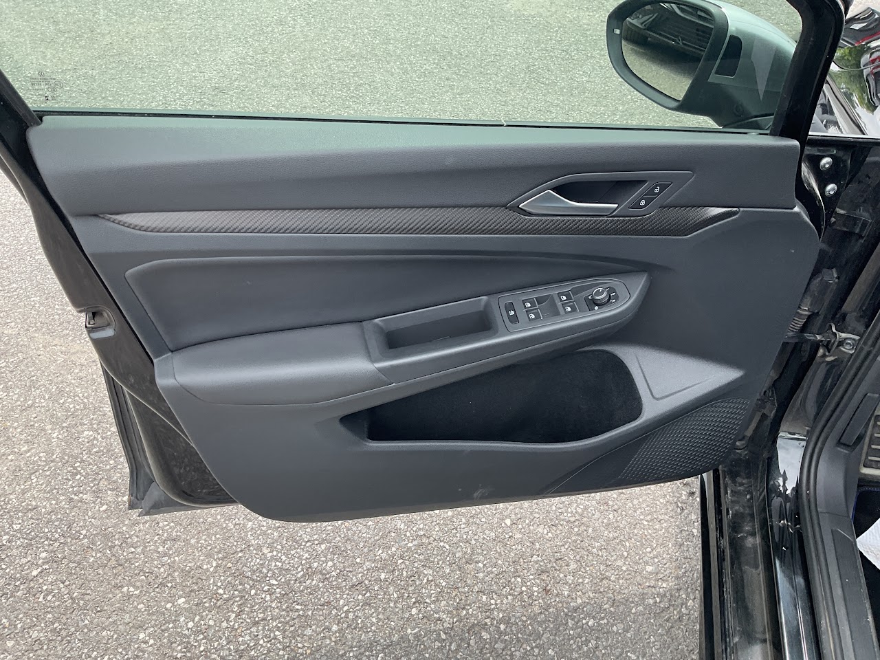 2024 Volkswagen Golf — photo 30 of 34
