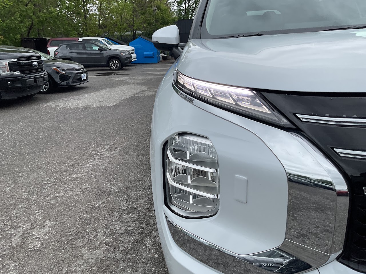 2025 Mitsubishi Outlander — photo 15 of 33