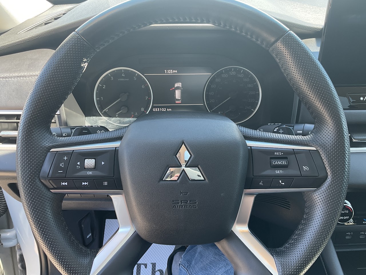 2025 Mitsubishi Outlander — photo 23 of 32
