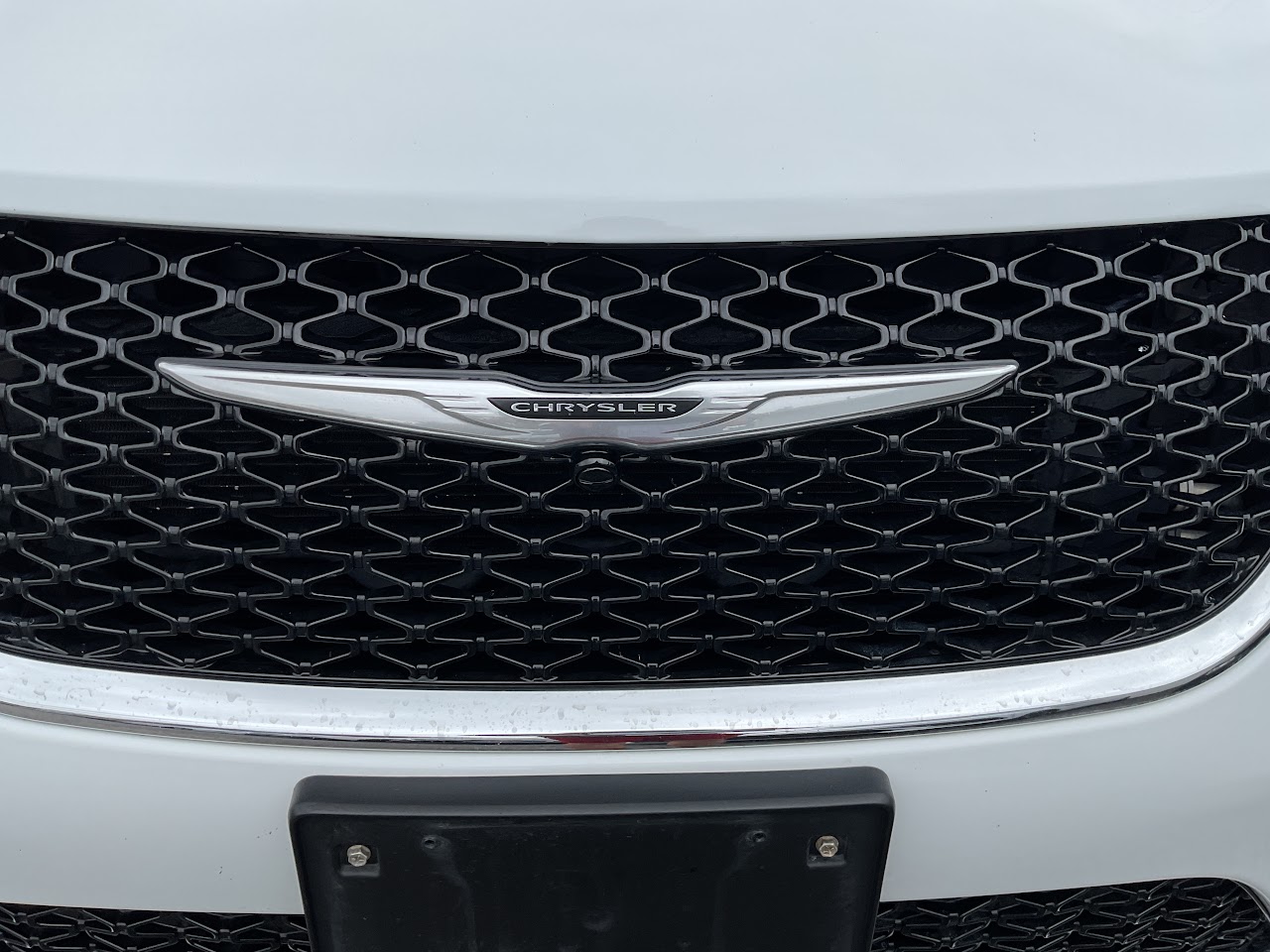2024 Chrysler Pacifica — photo 17 of 35