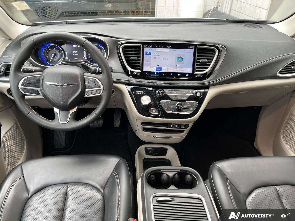 2023 Chrysler Pacifica — photo 24 of 25