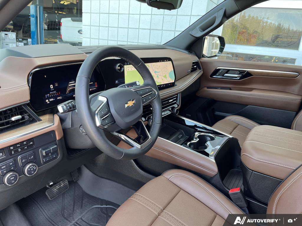 2025 Chevrolet Suburban — photo 13 of 25