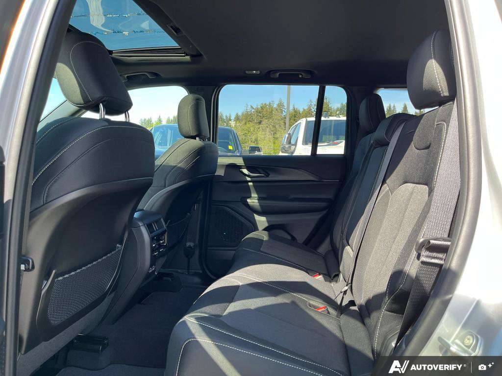 2026 Jeep Grand Cherokee — photo 23 of 25