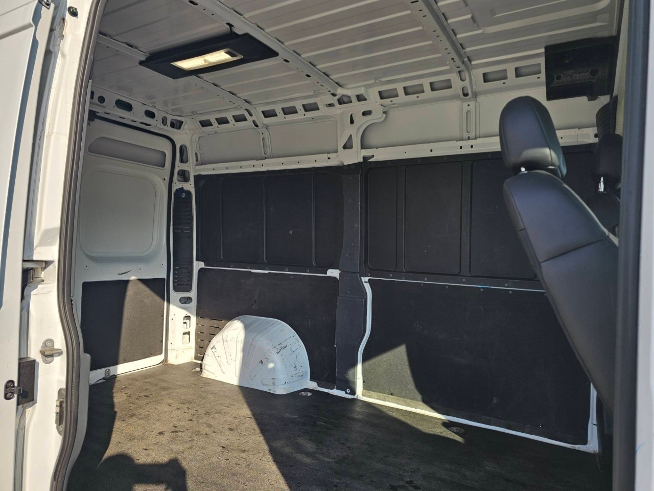 2025 Ram ProMaster Cargo Van — photo 15 of 17