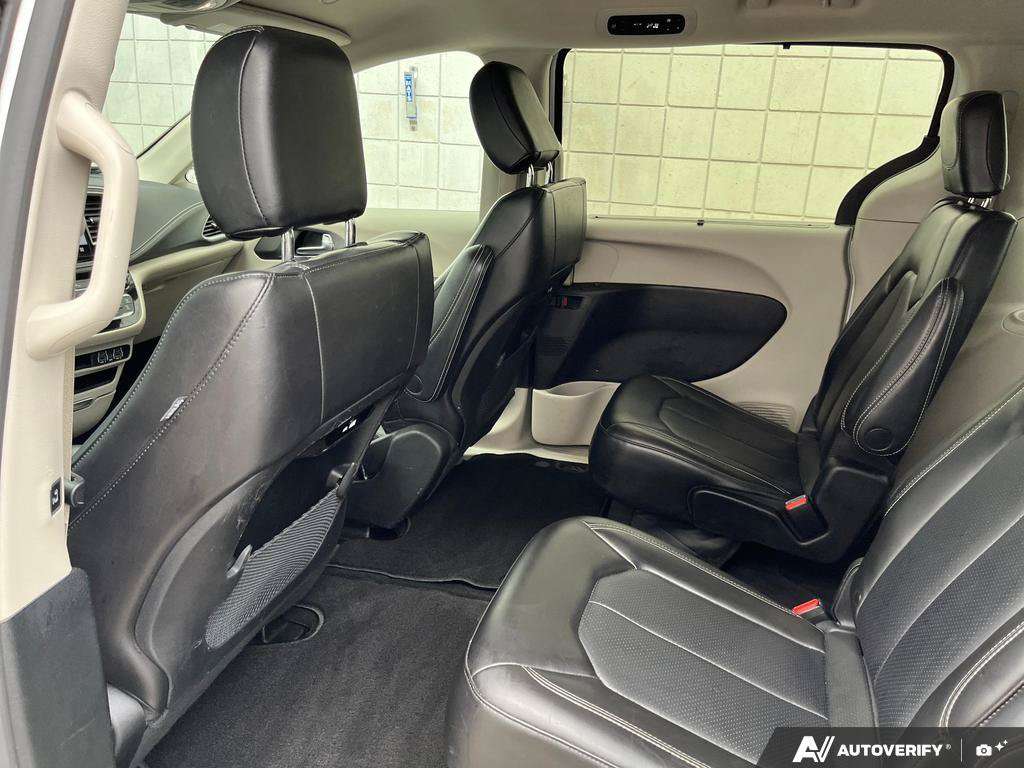 2023 Chrysler Pacifica — photo 23 of 25