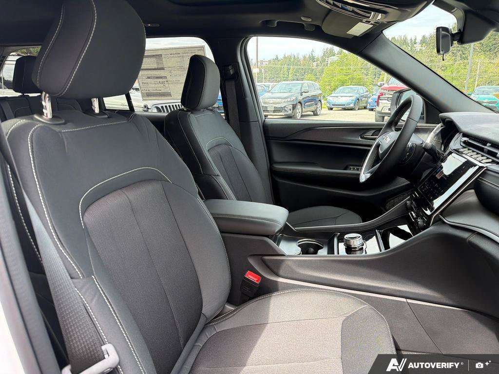 2026 Jeep Grand Cherokee — photo 22 of 25