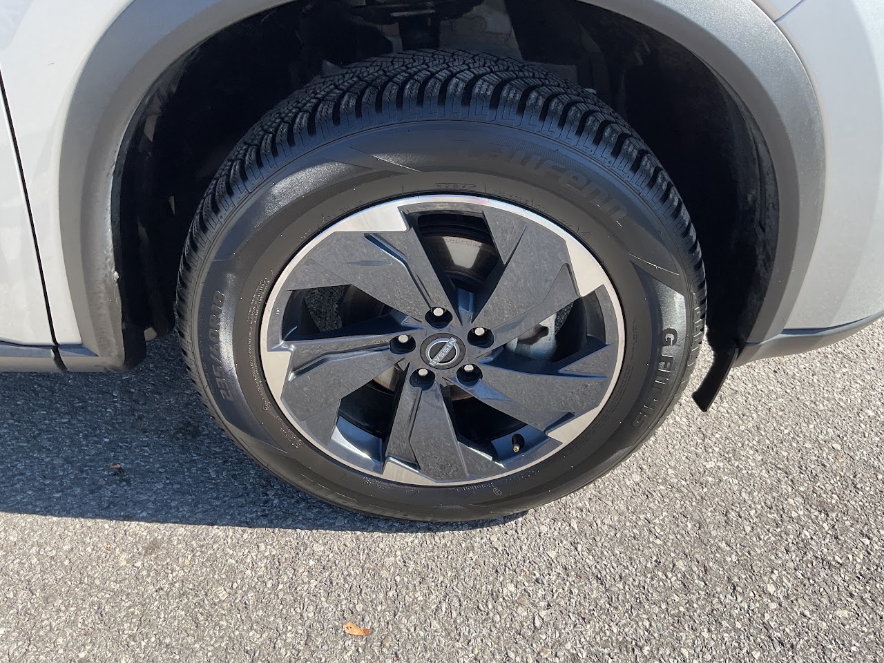 2025 Nissan Rogue — photo 12 of 33