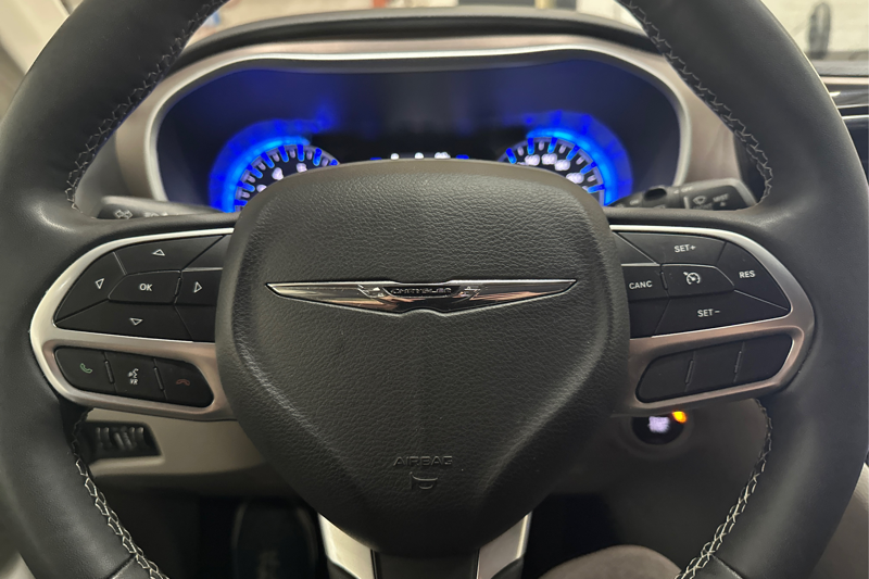 2024 Chrysler Grand Caravan — photo 13 of 27