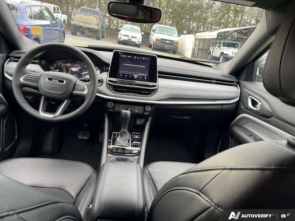 2025 Jeep Compass — photo 24 of 25
