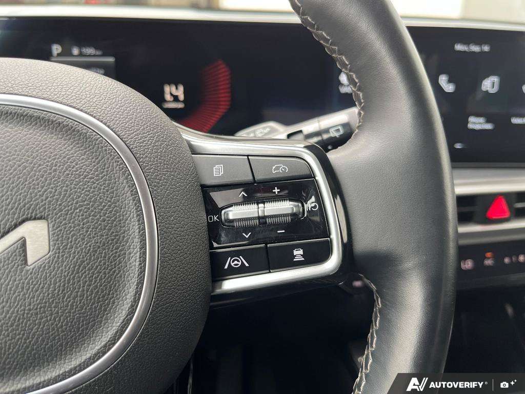 2025 Kia Sorento — photo 16 of 25