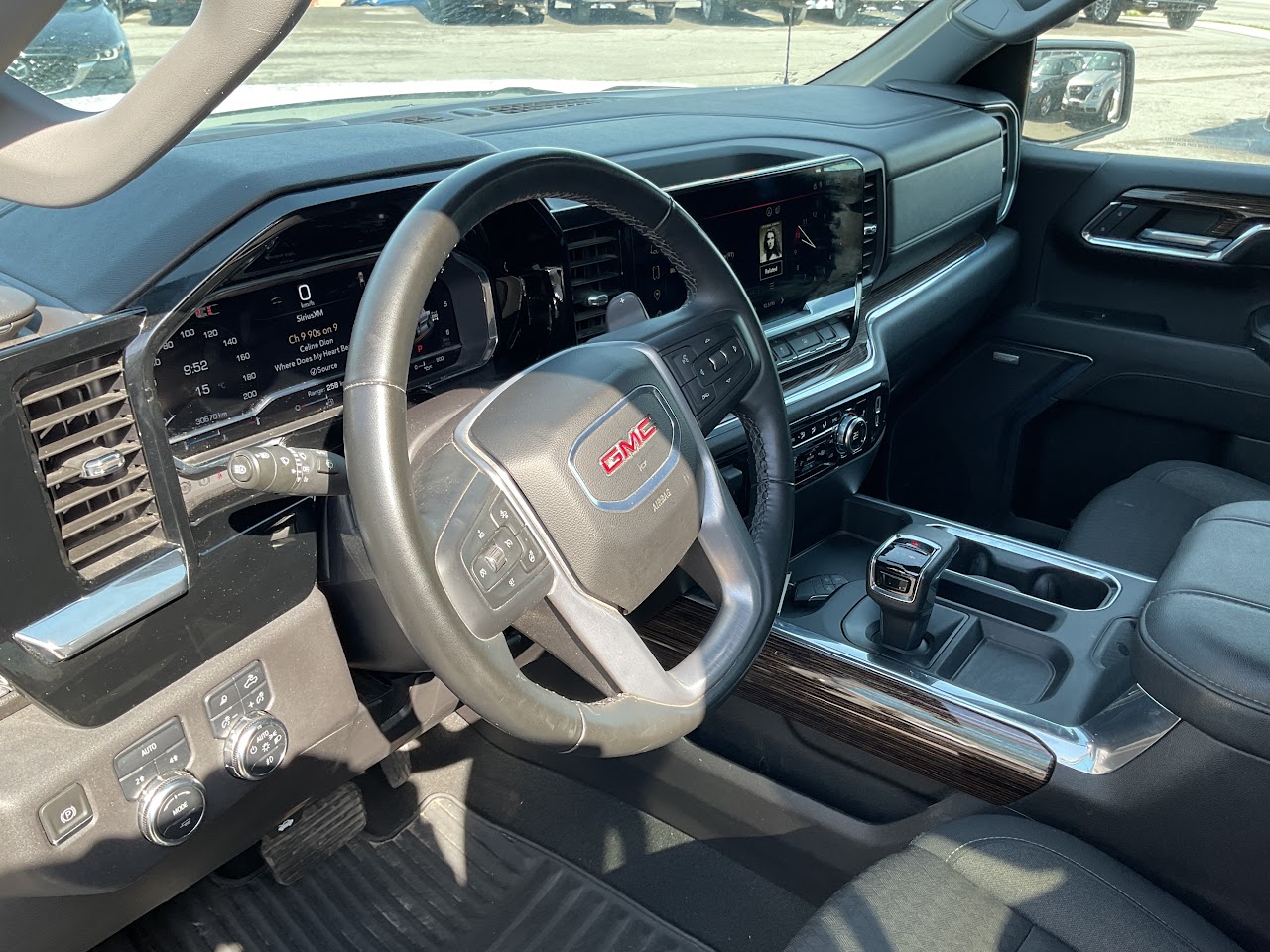2024 GMC Sierra — photo 20 of 32