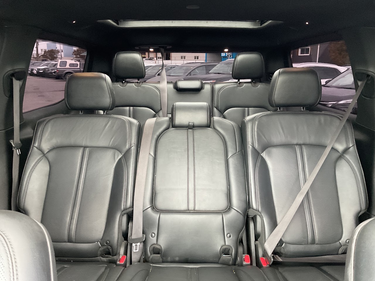 2022 Jeep Wagoneer — photo 25 of 34