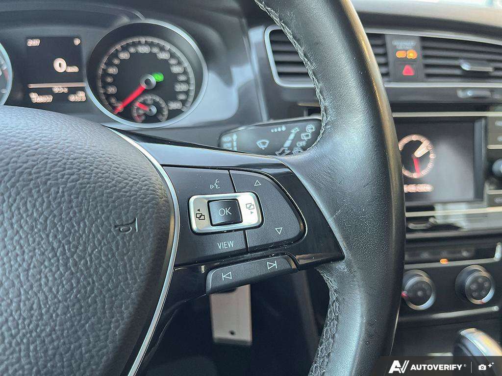 2019 Volkswagen Golf SportWagen — photo 15 of 25