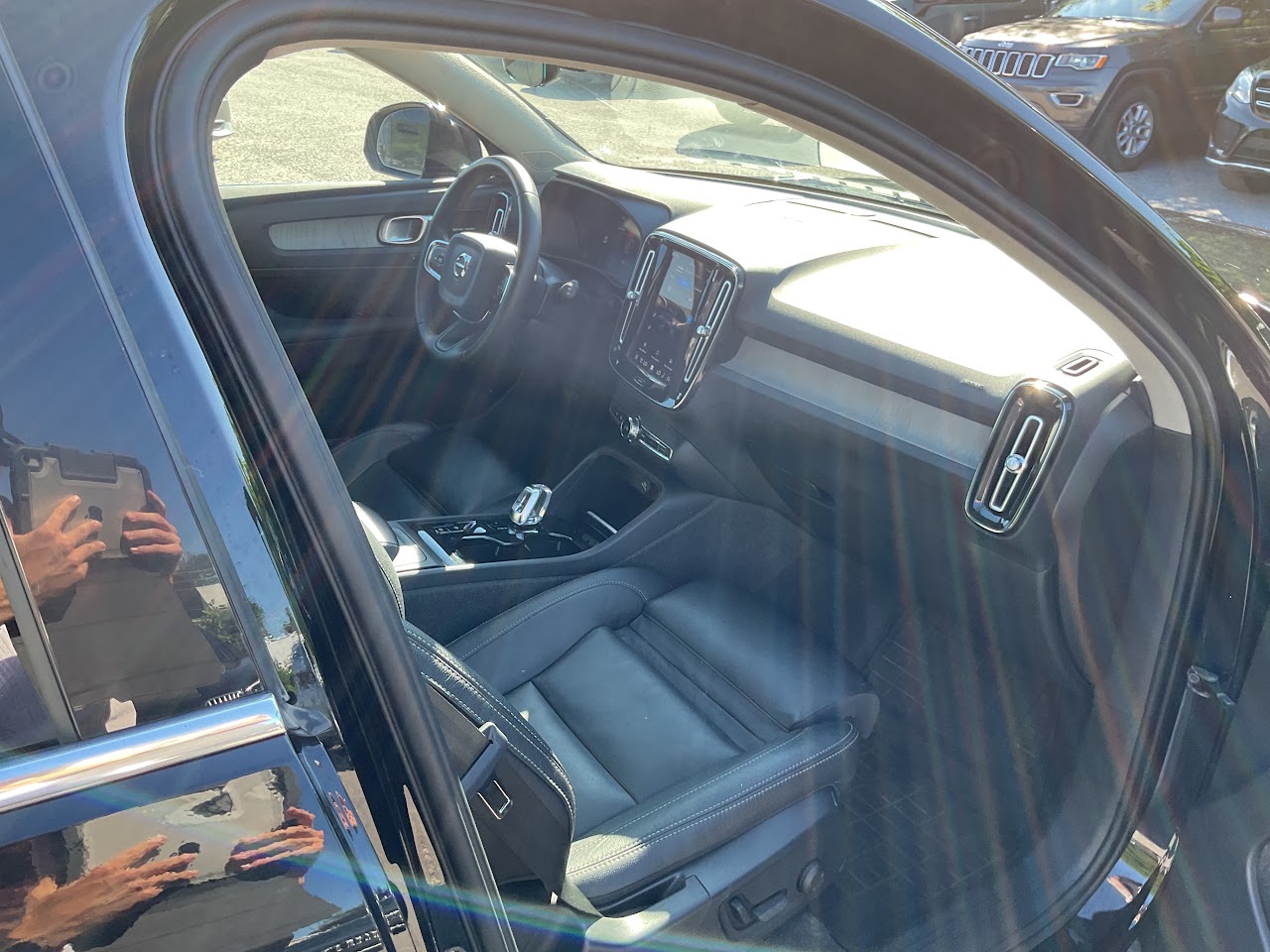 2024 Volvo XC40 — photo 22 of 34