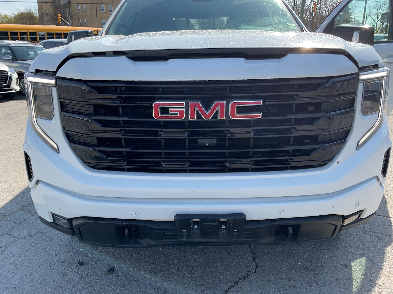 2024 GMC Sierra — photo 16 of 32