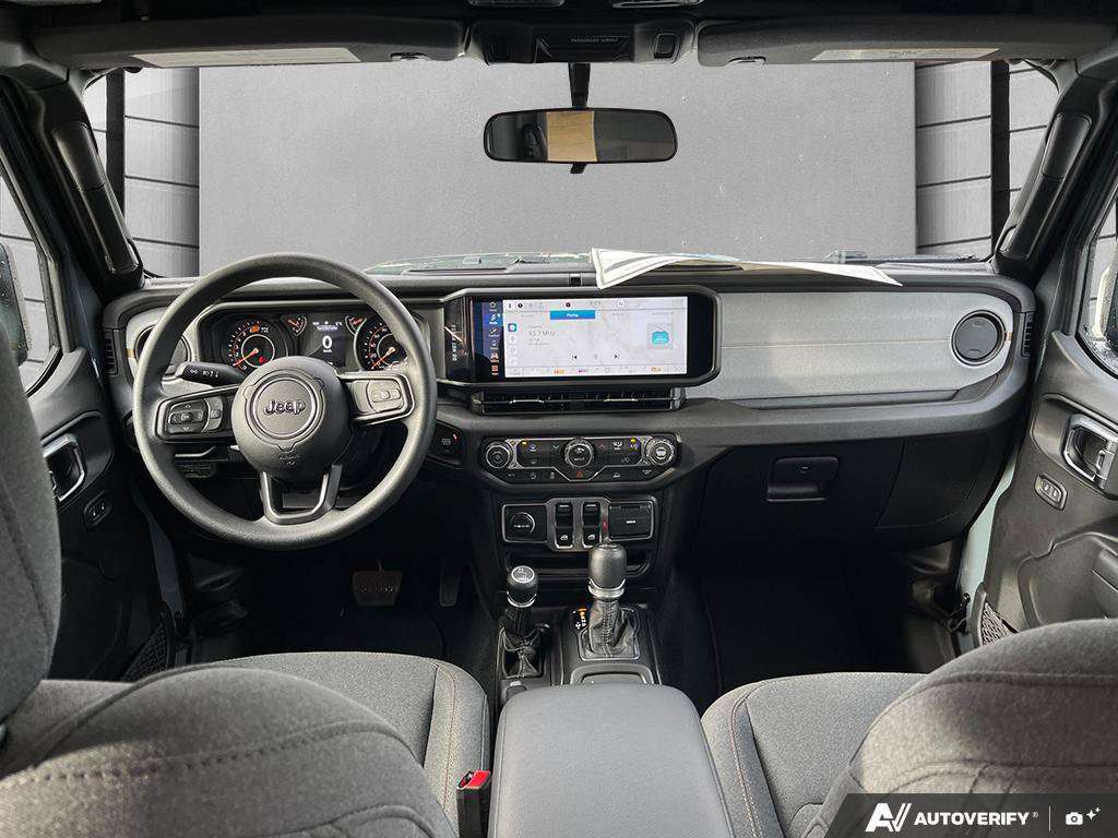 2026 Jeep Wrangler — photo 24 de 25