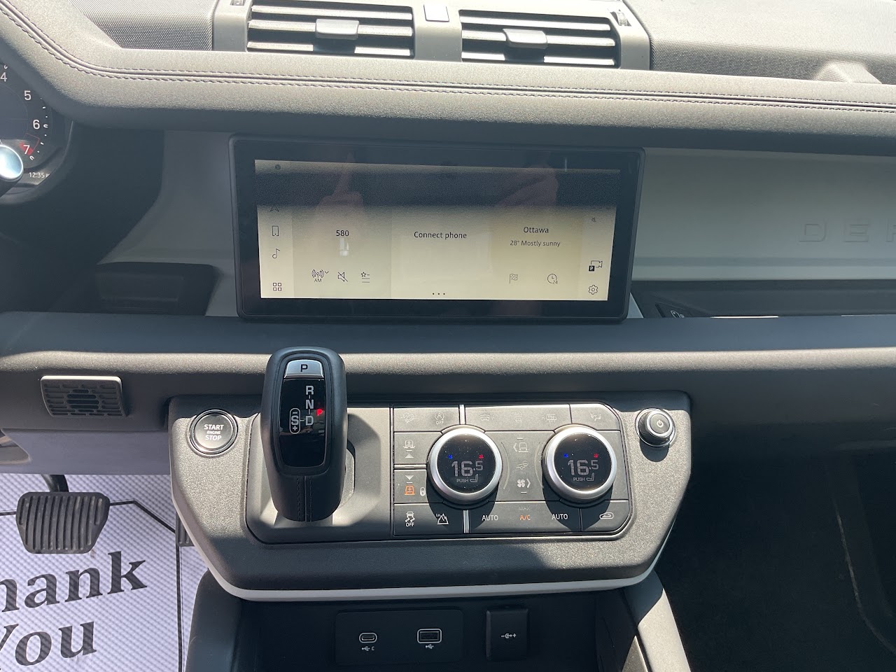 2024 Land Rover Defender — photo 28 of 34