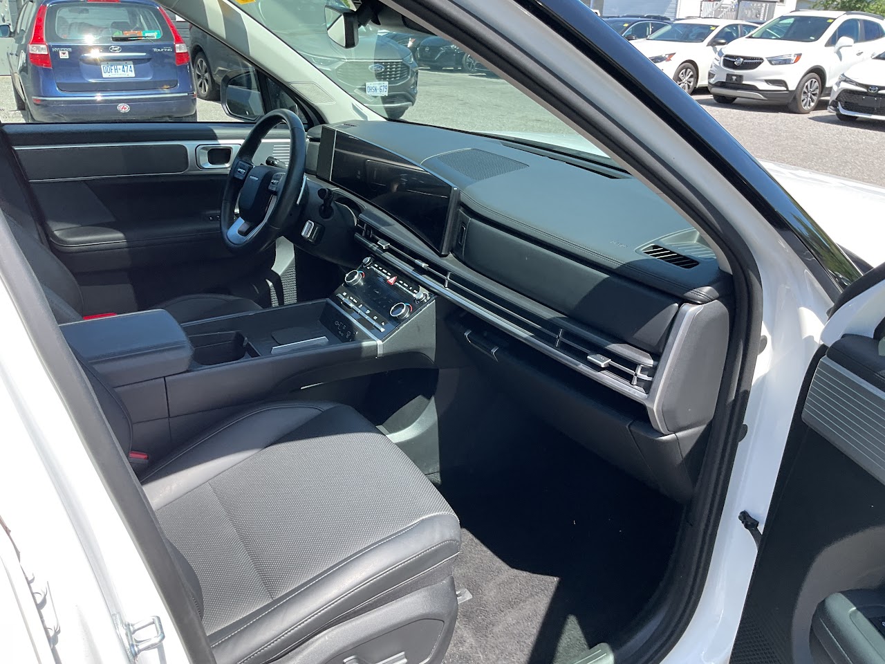 2025 Hyundai Santa Fe — photo 21 of 34