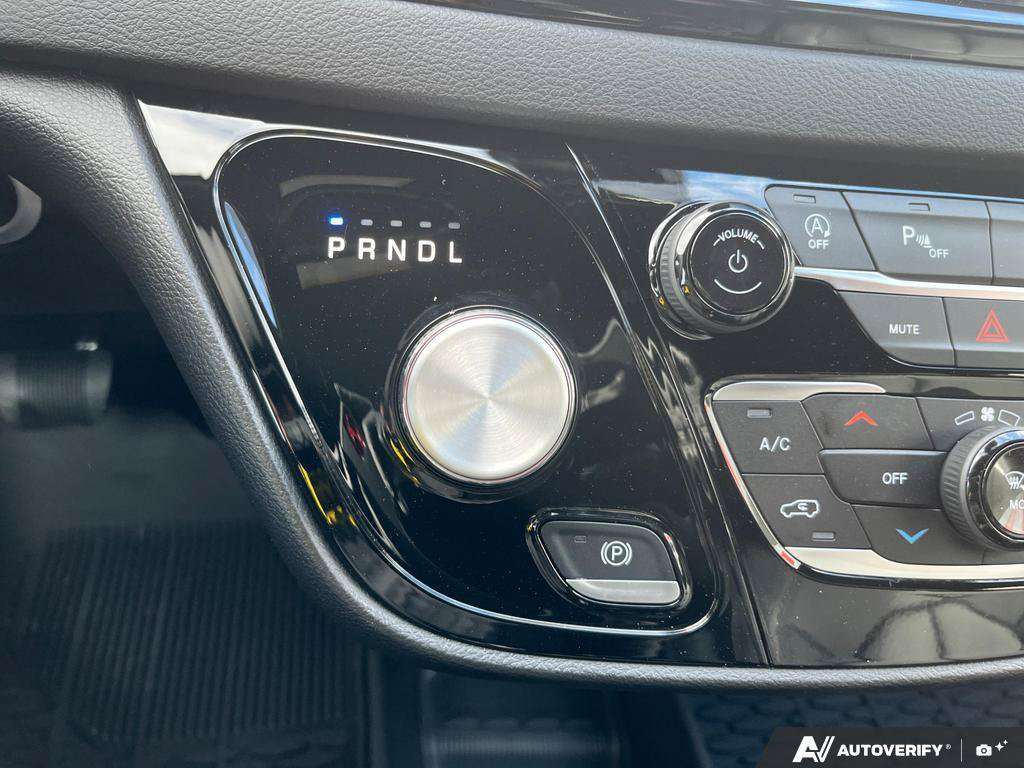 2027 Chrysler Grand Caravan — photo 18 of 25