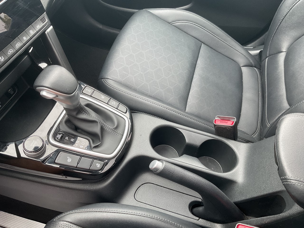 2025 Kia Seltos — photo 29 of 34