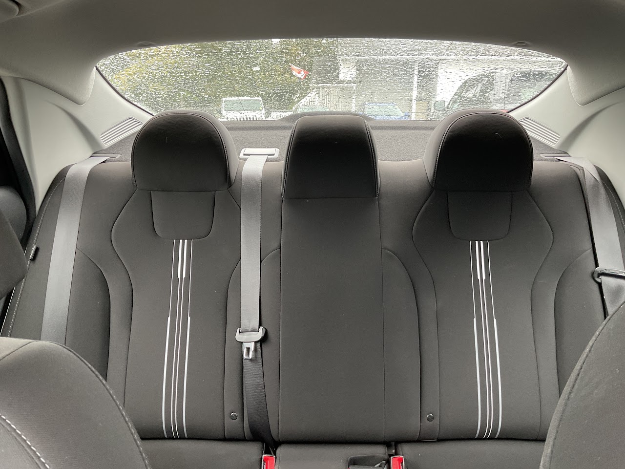 2025 Hyundai Elantra — photo 25 of 34