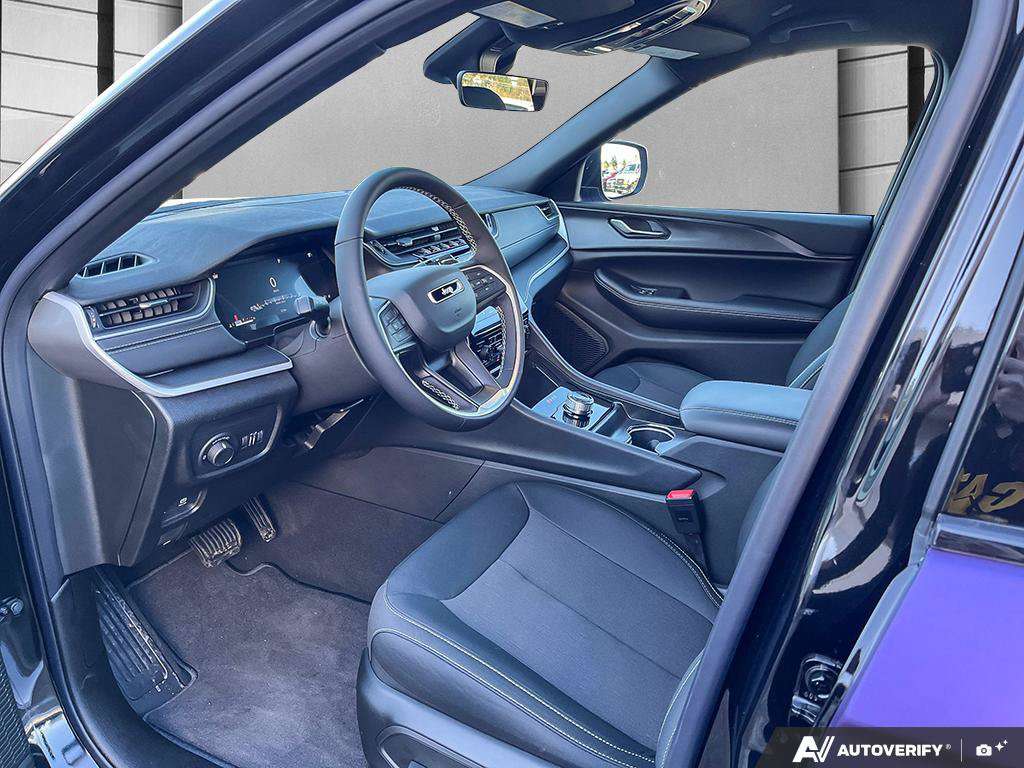 2025 Jeep Grand Cherokee — photo 19 de 31