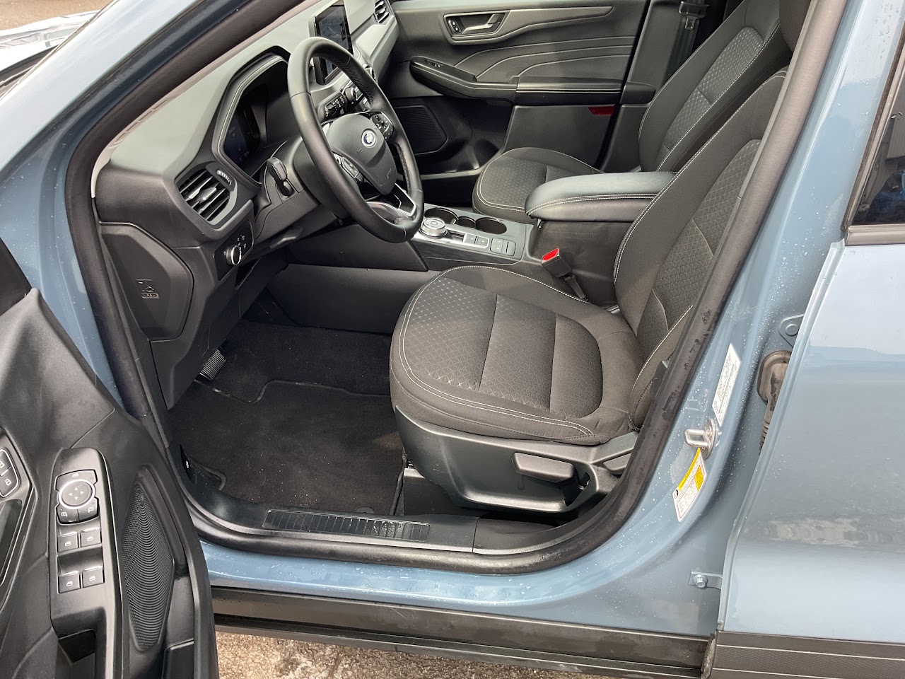 2025 Ford Escape — photo 12 of 35