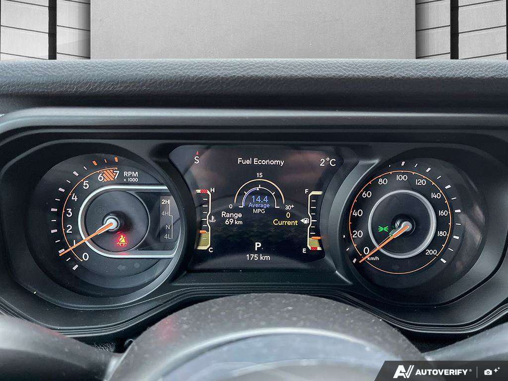2025 Jeep Wrangler — photo 15 of 25