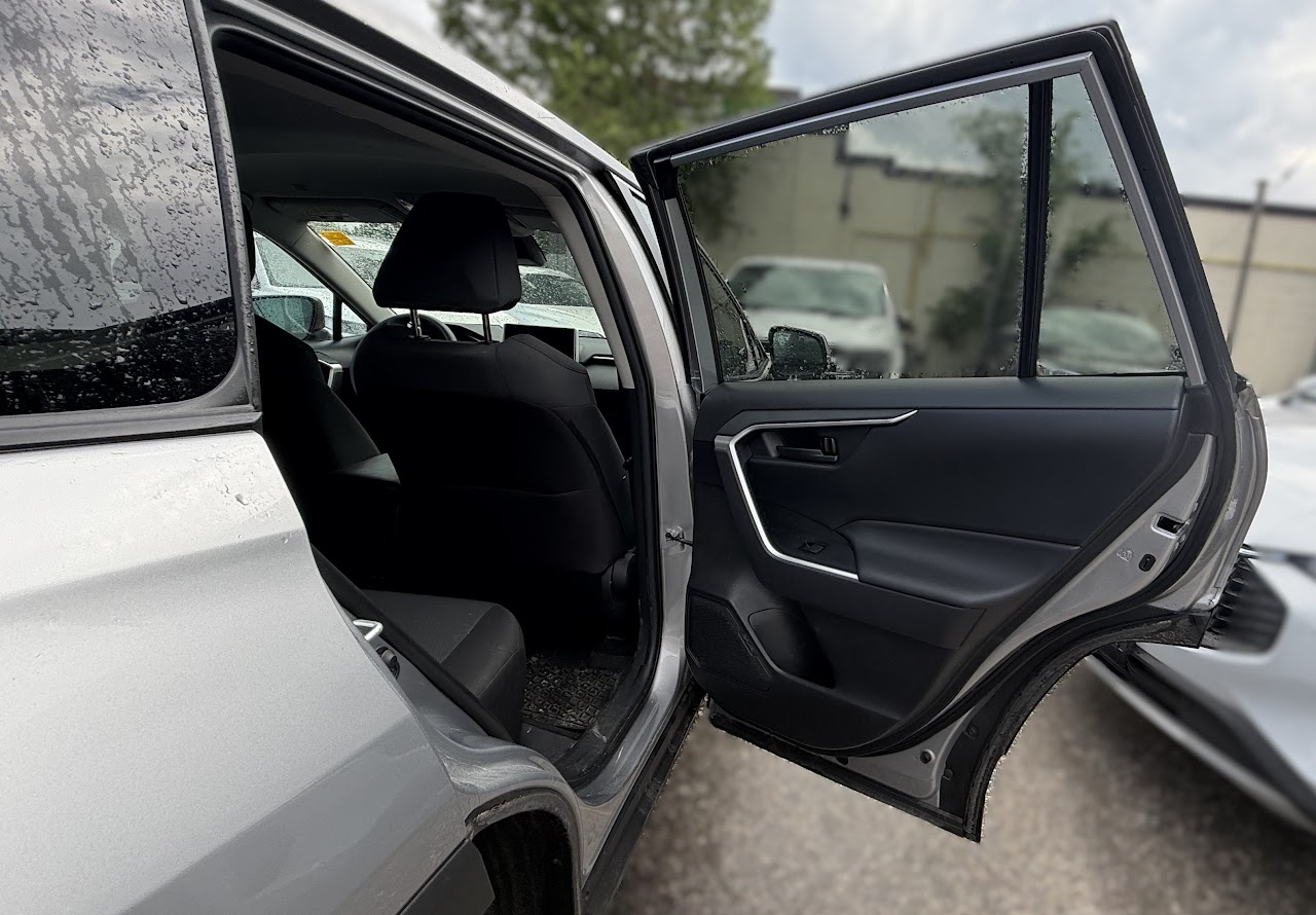 2025 Toyota RAV4 — photo 26 of 47