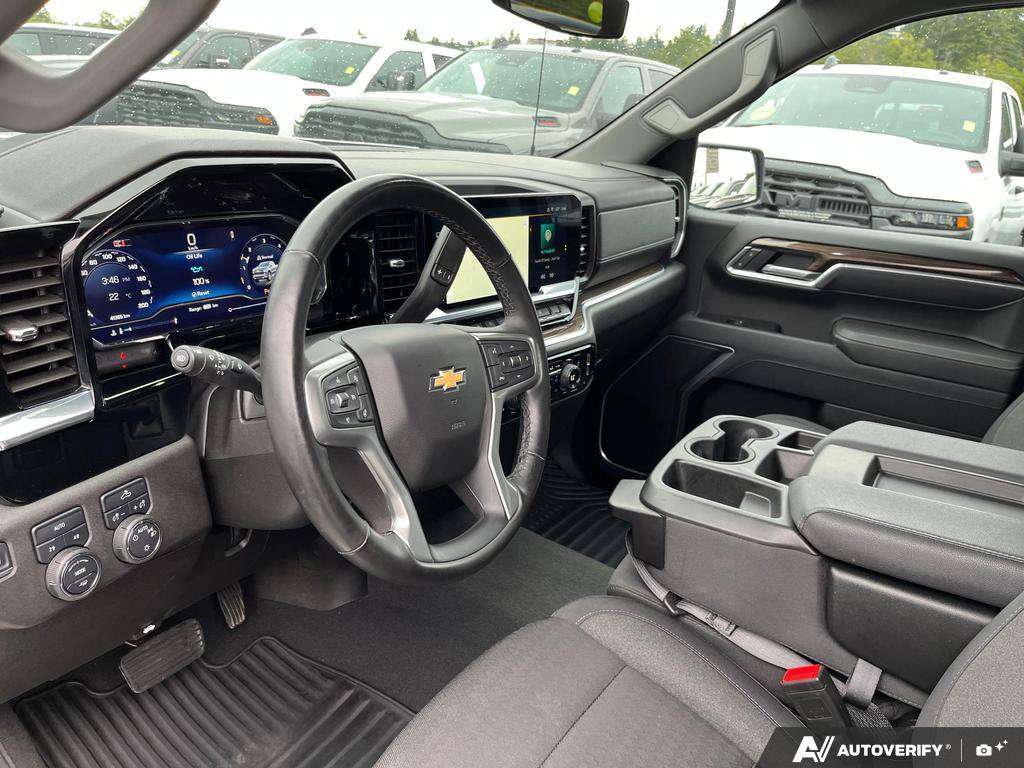 2025 Chevrolet Silverado 1500 — photo 13 of 25