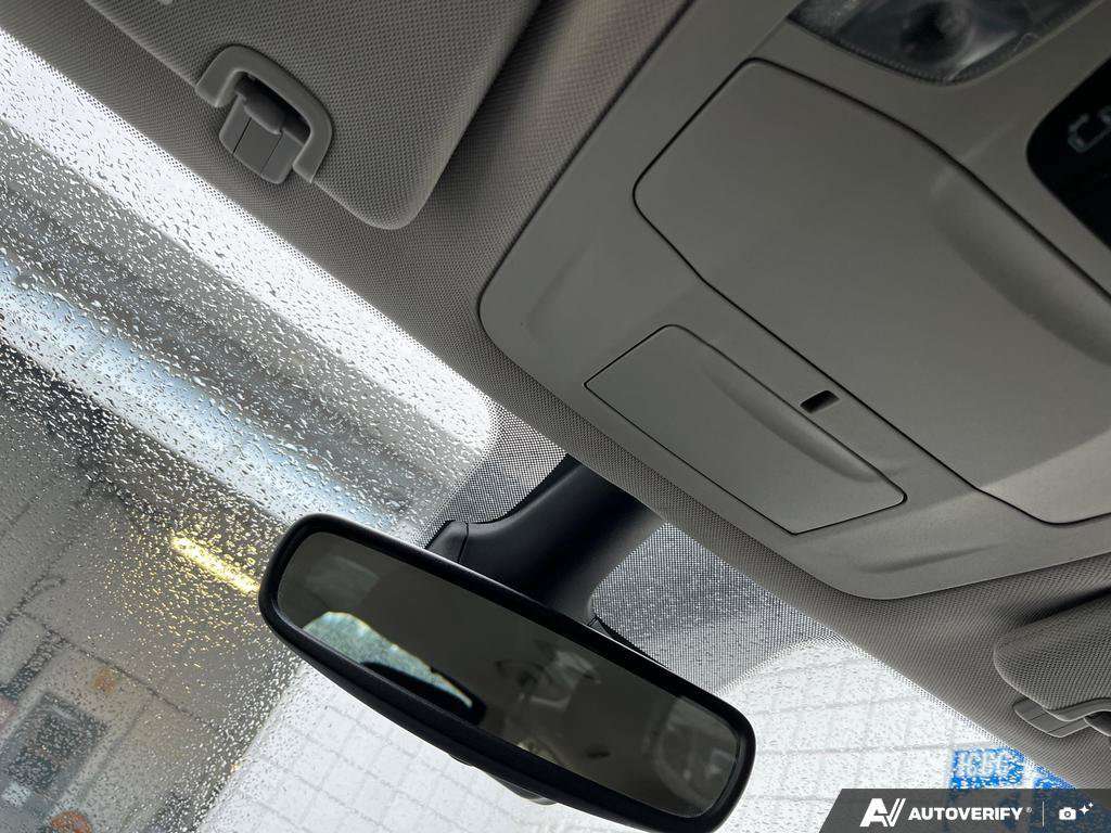 2023 Chrysler Pacifica — photo 21 of 25