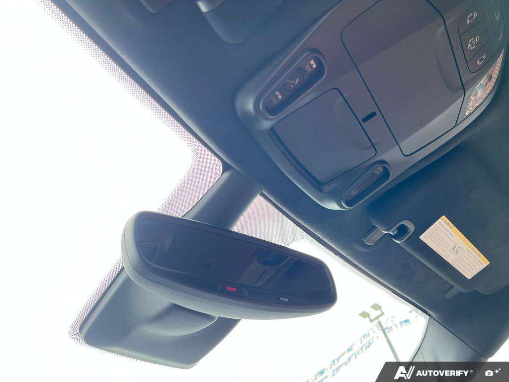 2024 Chrysler Pacifica Hybrid — photo 21 of 25