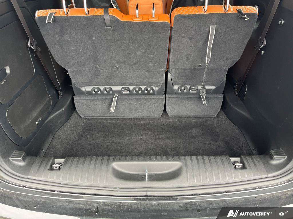 2024 Chrysler Pacifica Hybrid — photo 12 of 25